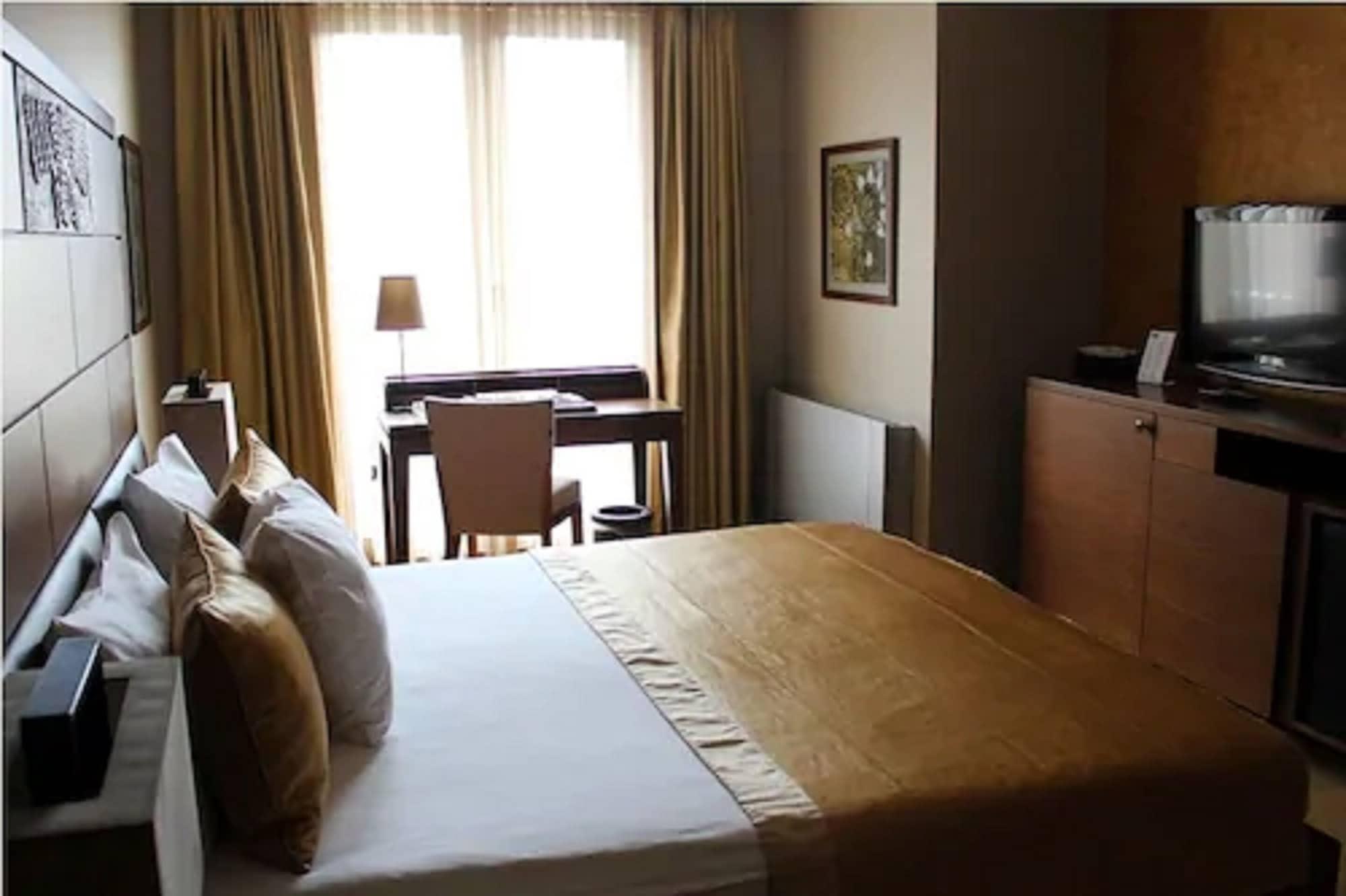 Continental Hotel Pera Истанбул Екстериор снимка